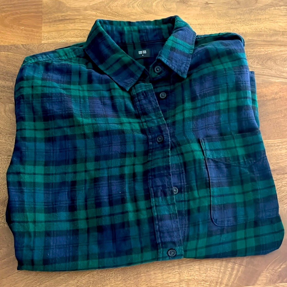 Classic navy & green flannel shirt.  Like new.
